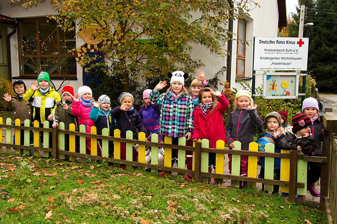 Haselmäuse winken am Zaun