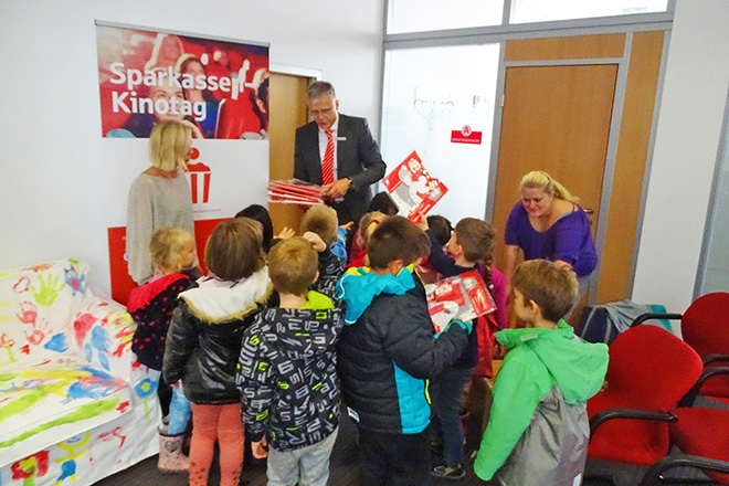 Übergabe Couch für DRK Kindergarten "Rennsteigkobolde"