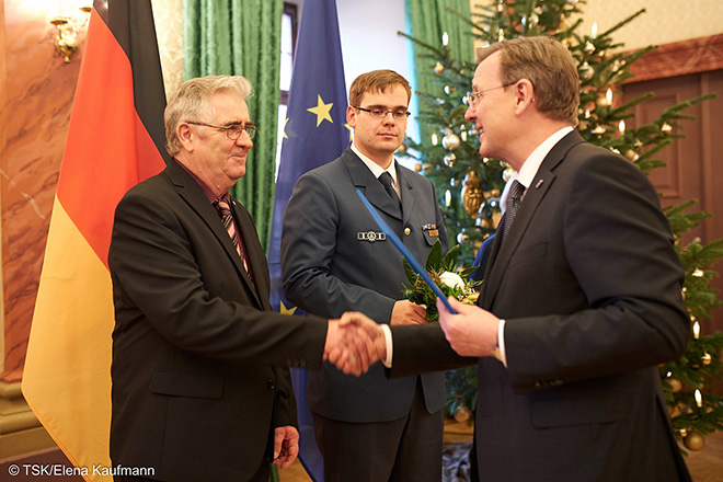 Ehrenbrief für Helmut Döhler von der DRK Bergwacht Schleusingerneundorf 